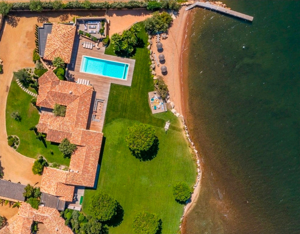 🏖️ VILLA SUL MARE : LE PRIVILÈGE RARE D'UNE PLAGE PRIVÉE À PORTO-VECCHIO