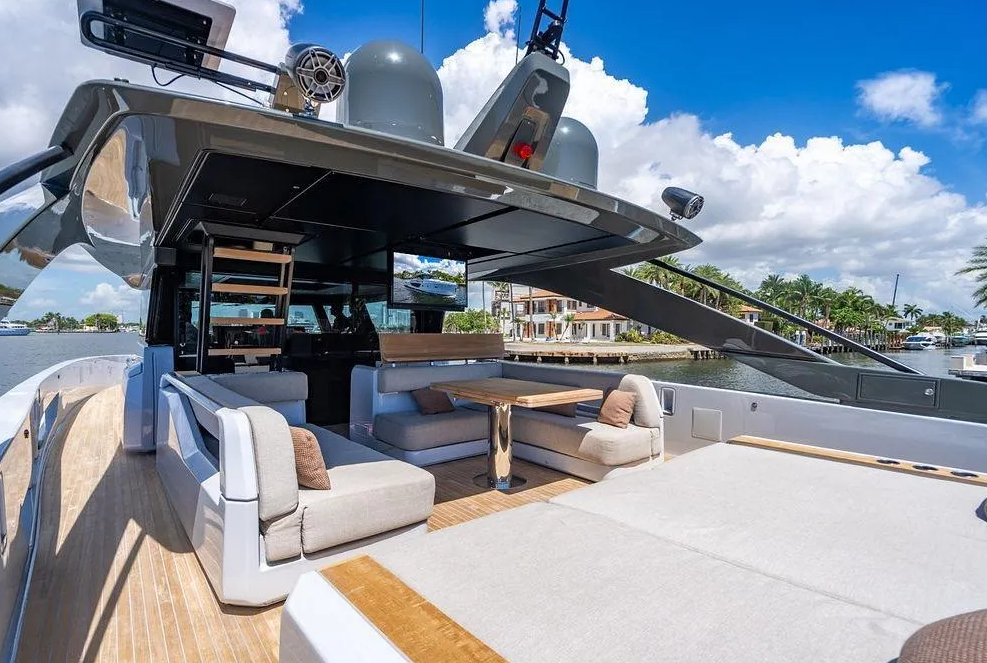 🌊🛥️ EXCLUSIVITÉ : LA VILLA FLOTTANTE BLUEGAME BG72 EST DISPONIBLE CHEZ PRESTIGE ESCAPADE