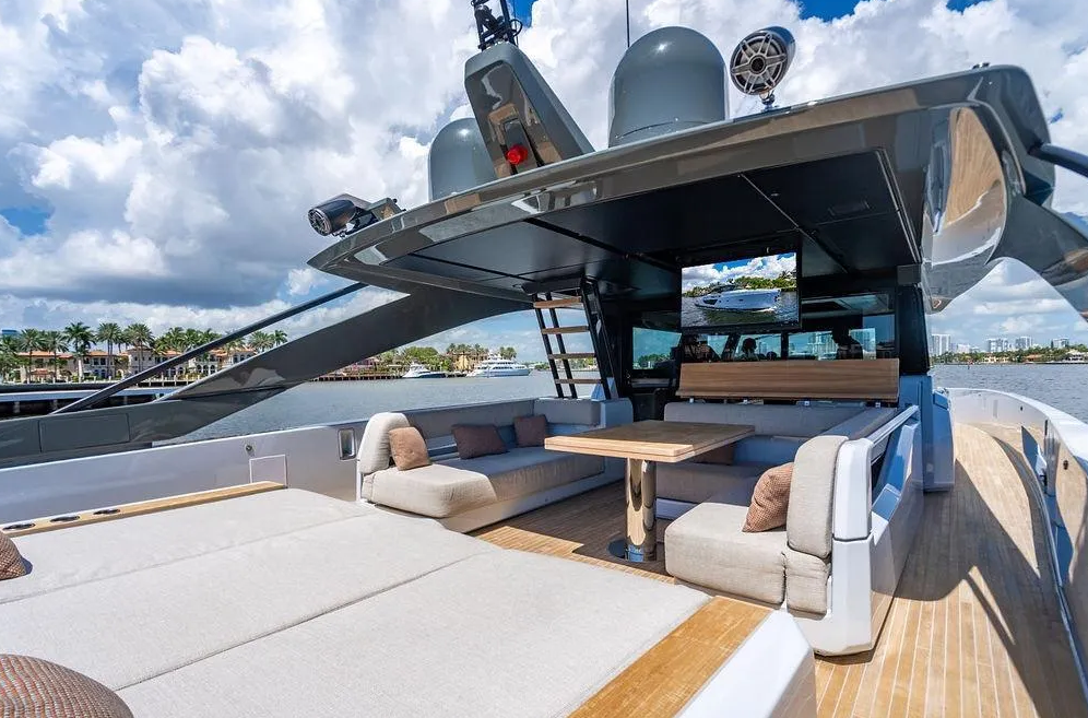 🌊🛥️ EXCLUSIVITÉ : LA VILLA FLOTTANTE BLUEGAME BG72 EST DISPONIBLE CHEZ PRESTIGE ESCAPADE