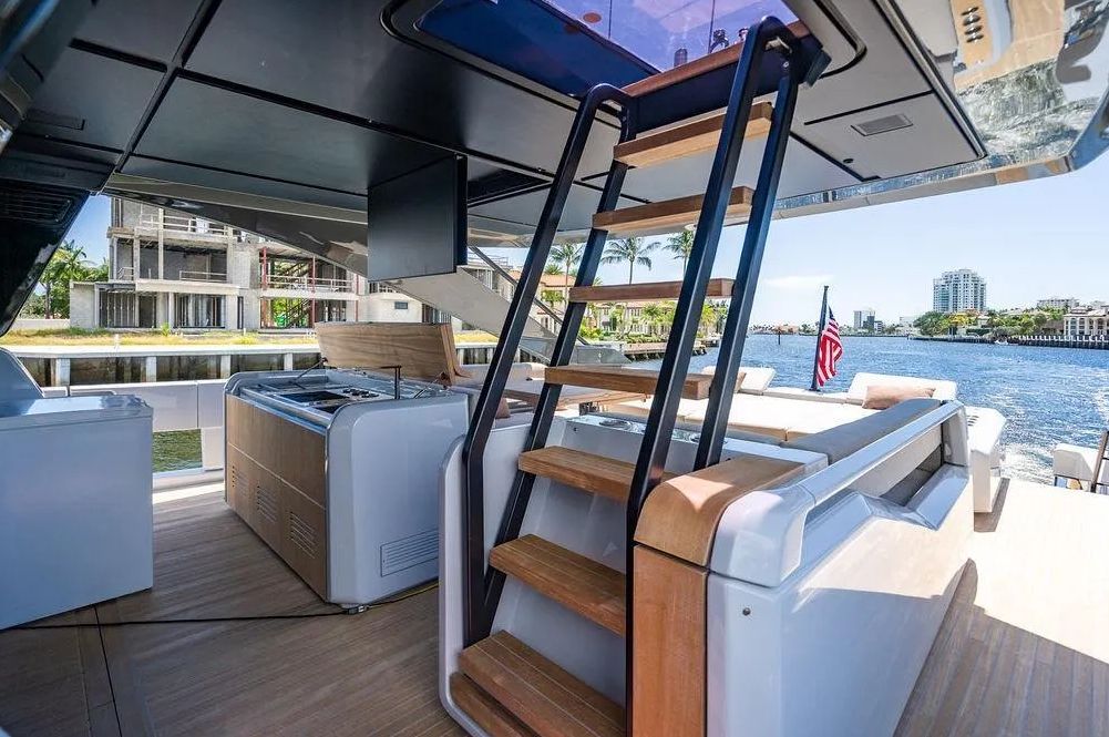 🌊🛥️ EXCLUSIVITÉ : LA VILLA FLOTTANTE BLUEGAME BG72 EST DISPONIBLE CHEZ PRESTIGE ESCAPADE