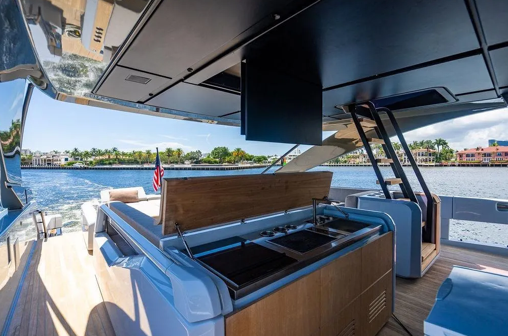 🌊🛥️ EXCLUSIVITÉ : LA VILLA FLOTTANTE BLUEGAME BG72 EST DISPONIBLE CHEZ PRESTIGE ESCAPADE