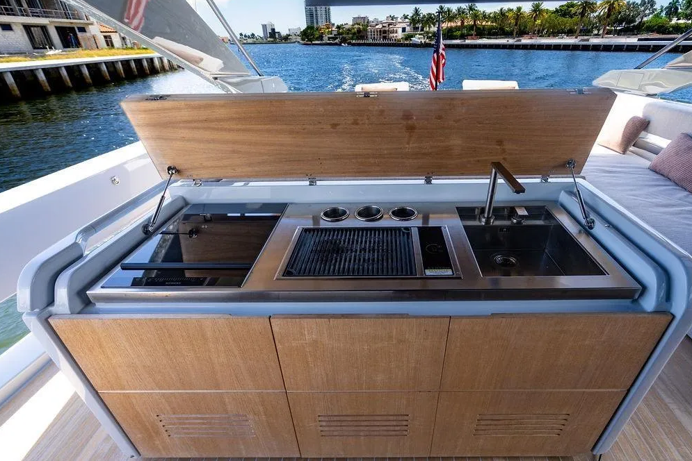 🌊🛥️ EXCLUSIVITÉ : LA VILLA FLOTTANTE BLUEGAME BG72 EST DISPONIBLE CHEZ PRESTIGE ESCAPADE