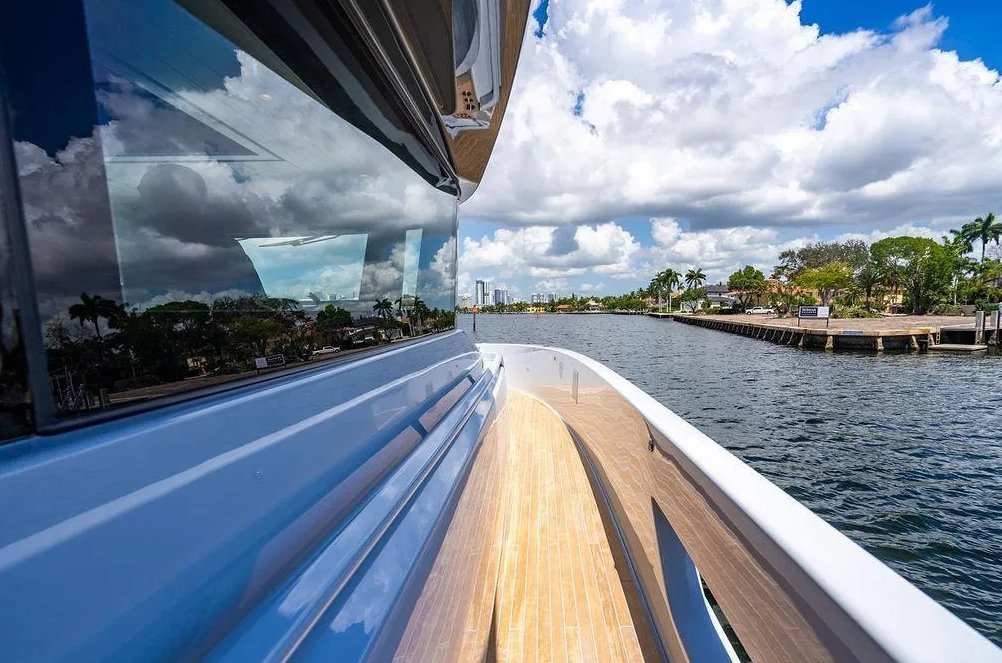 🌊🛥️ EXCLUSIVITÉ : LA VILLA FLOTTANTE BLUEGAME BG72 EST DISPONIBLE CHEZ PRESTIGE ESCAPADE