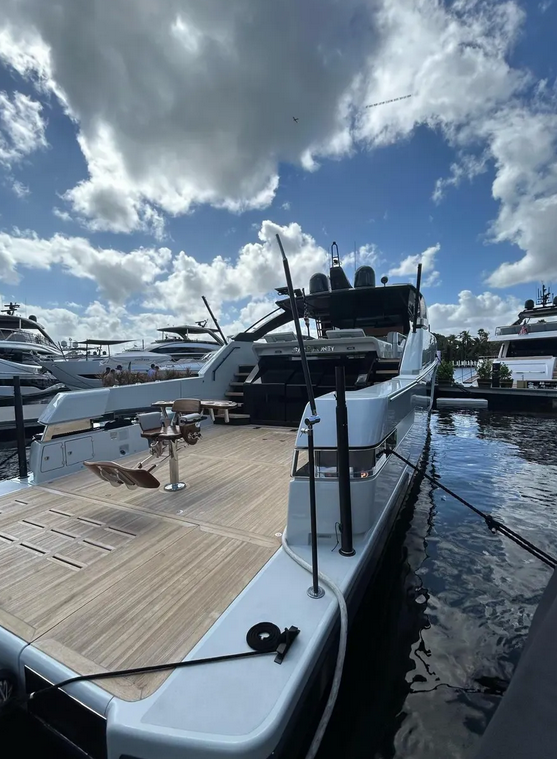 🌊🛥️ EXCLUSIVITÉ : LA VILLA FLOTTANTE BLUEGAME BG72 EST DISPONIBLE CHEZ PRESTIGE ESCAPADE