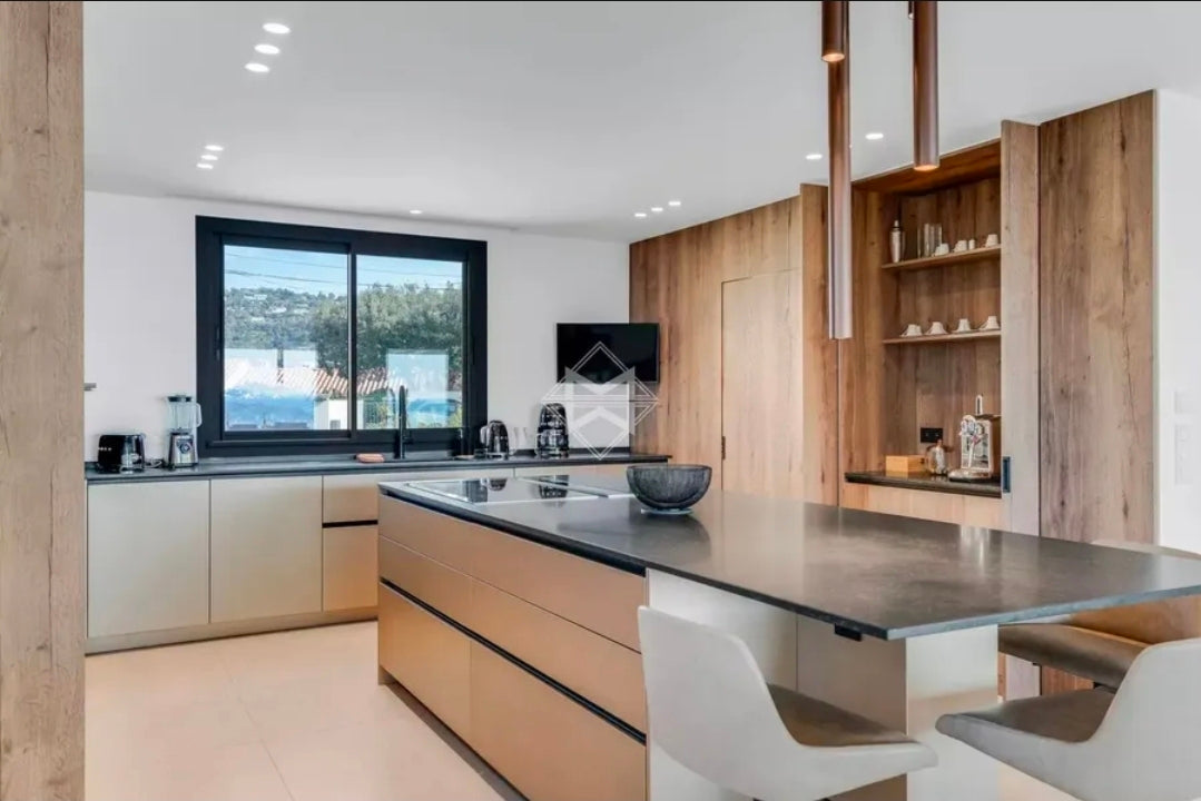 Villa Azur Infinity – Chef-d'œuvre Contemporain, 5 Suites de Luxe et Piscine à Débordement avec Vue Mer Panoramique