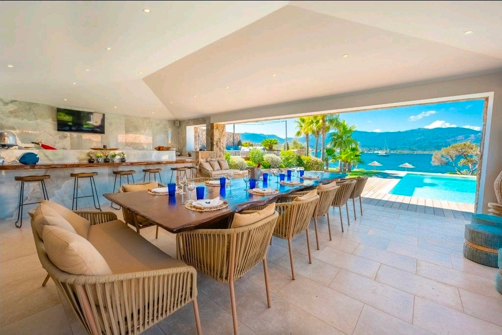 🏖️ VILLA SUL MARE : LE PRIVILÈGE RARE D'UNE PLAGE PRIVÉE À PORTO-VECCHIO