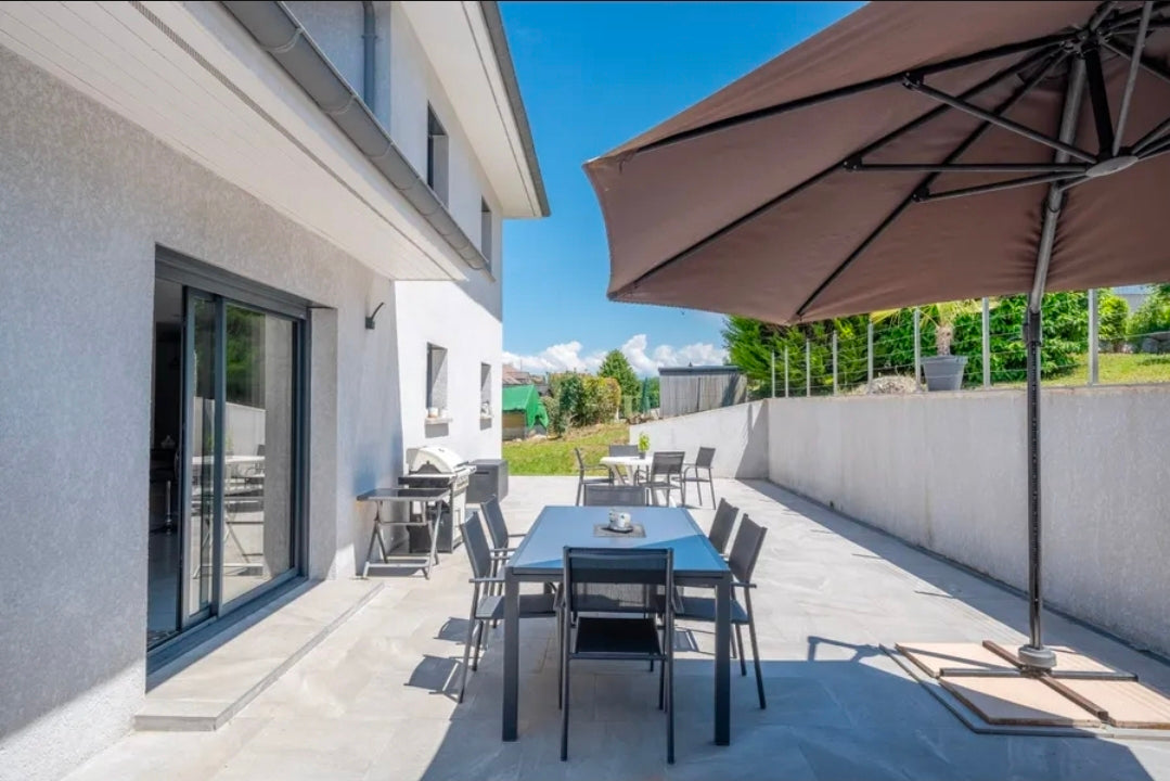 Villa Lumina Léman – Architecture Contemporaine, 4 Suites de Luxe et Piscine Privée Face au Lac | Évian