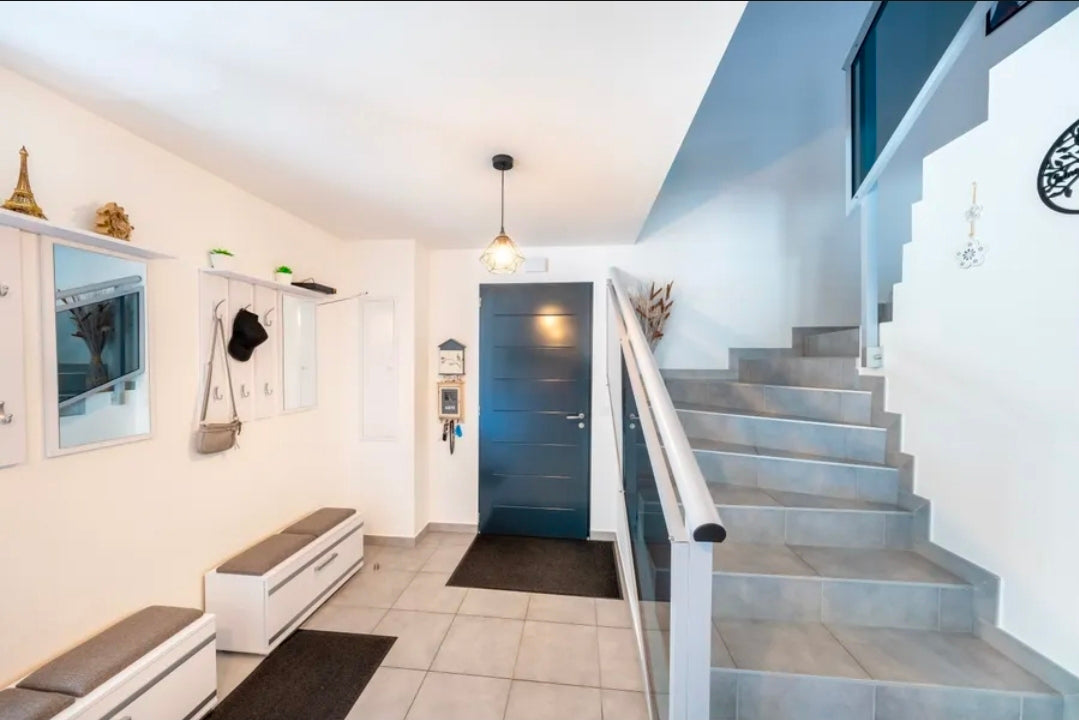 Villa Lumina Léman – Architecture Contemporaine, 4 Suites de Luxe et Piscine Privée Face au Lac | Évian