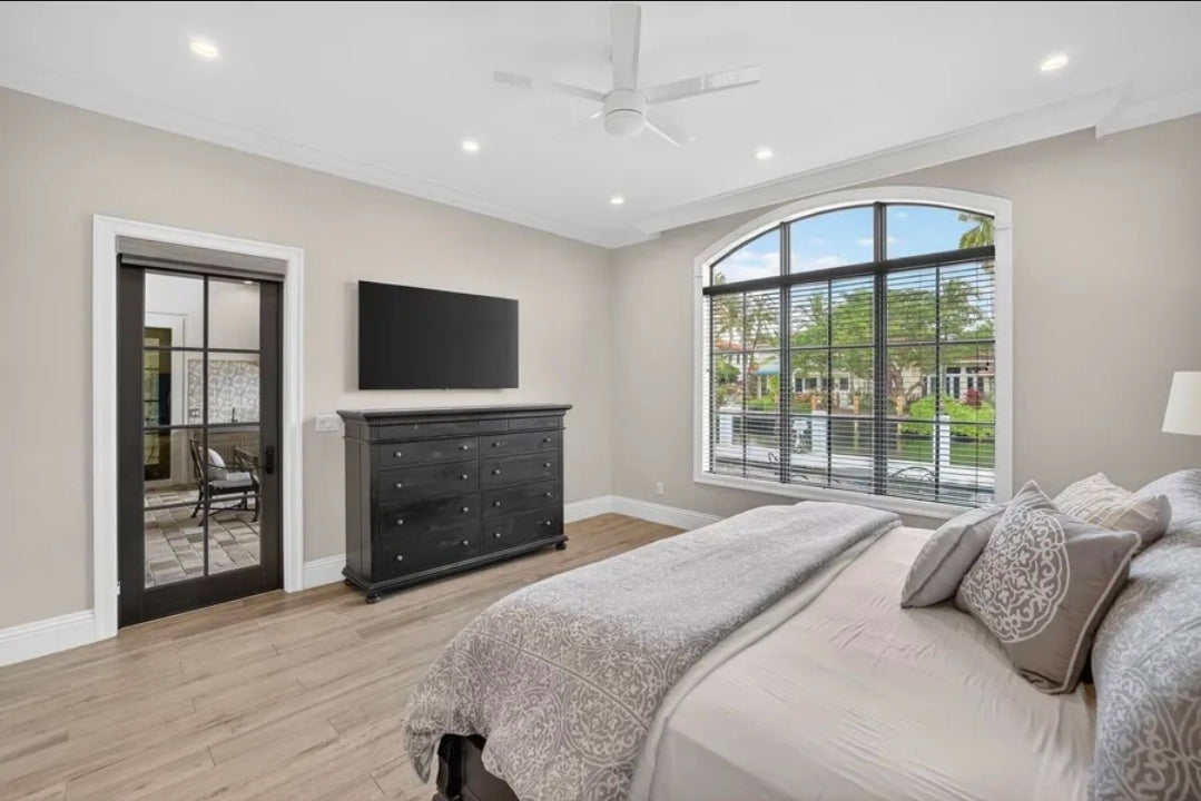 Villa Yacht Haven – Demeure Coloniale de Prestige, 5 Suites et Quai Privé pour Yacht face au Canal | Fort Lauderdale, Floride