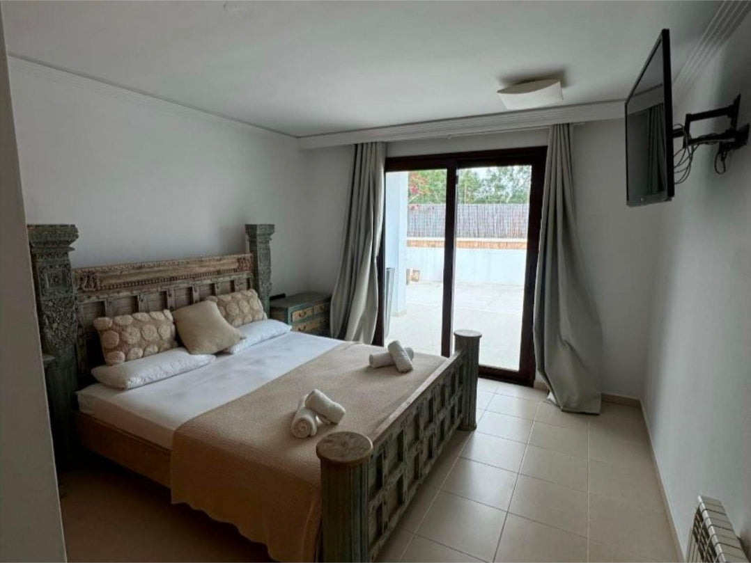 Villa Pure Lumina a Ibiza – Splendeur Contemporaine de 4 Suites avec Piscine