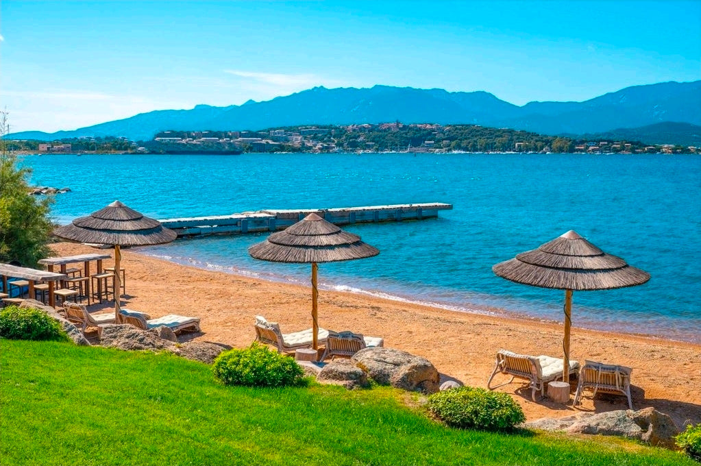🏖️ VILLA SUL MARE : LE PRIVILÈGE RARE D'UNE PLAGE PRIVÉE À PORTO-VECCHIO