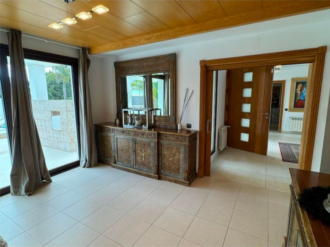 Villa Pure Lumina a Ibiza – Splendeur Contemporaine de 4 Suites avec Piscine