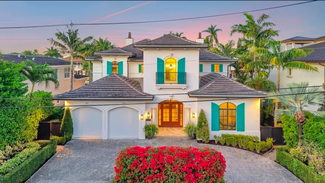 Villa Yacht Haven – Demeure Coloniale de Prestige, 5 Suites et Quai Privé pour Yacht face au Canal | Fort Lauderdale, Floride