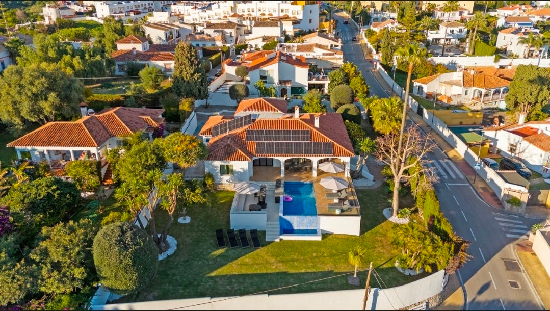 Villa Secret Oasis – Domaine d'Exception de 7 Suites avec Piscine à Débordement | Casco Antiguo, Marbella