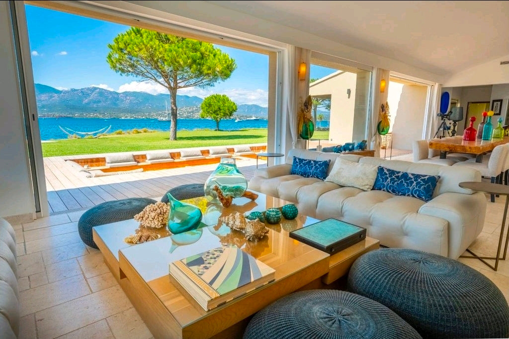 🏖️ VILLA SUL MARE : LE PRIVILÈGE RARE D'UNE PLAGE PRIVÉE À PORTO-VECCHIO