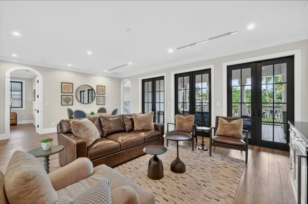 Villa Yacht Haven – Demeure Coloniale de Prestige, 5 Suites et Quai Privé pour Yacht face au Canal | Fort Lauderdale, Floride