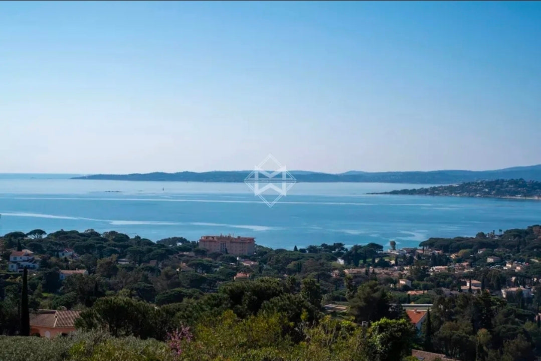 Villa Azur Infinity – Chef-d'œuvre Contemporain, 5 Suites de Luxe et Piscine à Débordement avec Vue Mer Panoramique