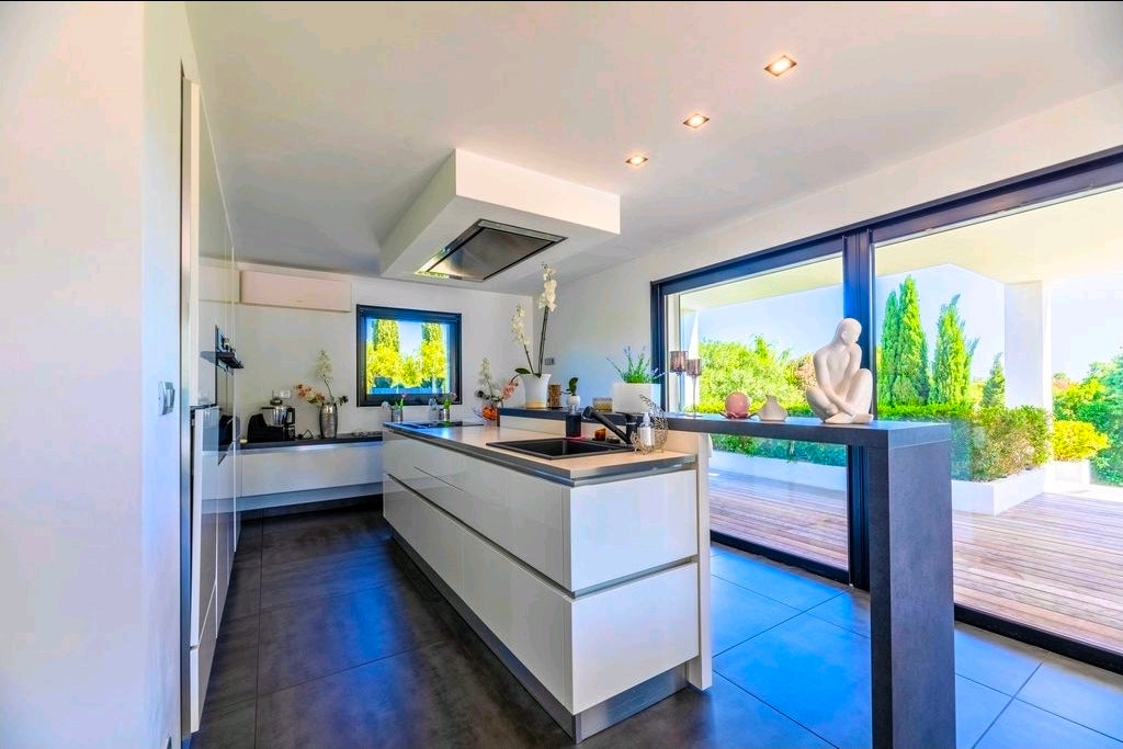 🌅 VILLA PANORAMICA : L'ÉTREINTE CÉLESTE DE PORTO-VECCHIO