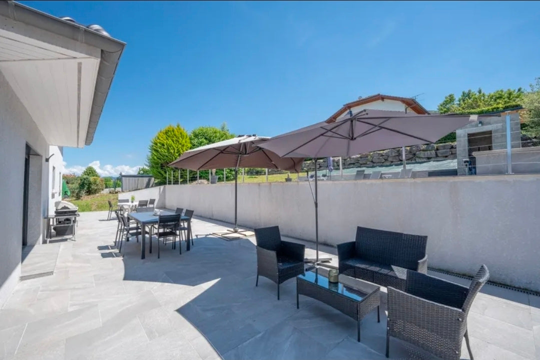 Villa Lumina Léman – Architecture Contemporaine, 4 Suites de Luxe et Piscine Privée Face au Lac | Évian