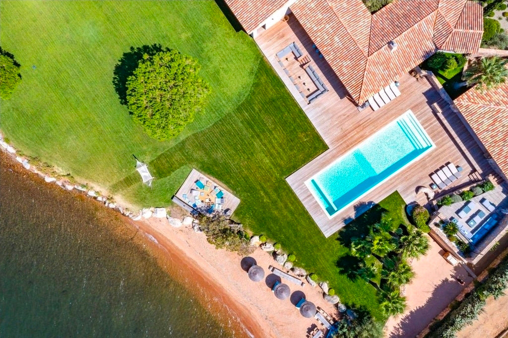 🏖️ VILLA SUL MARE : LE PRIVILÈGE RARE D'UNE PLAGE PRIVÉE À PORTO-VECCHIO