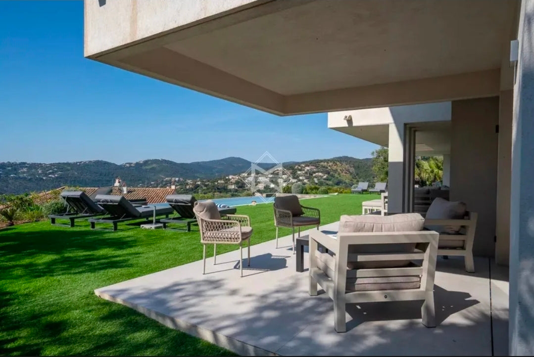 Villa Azur Infinity – Chef-d'œuvre Contemporain, 5 Suites de Luxe et Piscine à Débordement avec Vue Mer Panoramique