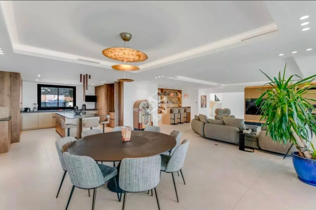 Villa Azur Infinity – Chef-d'œuvre Contemporain, 5 Suites de Luxe et Piscine à Débordement avec Vue Mer Panoramique