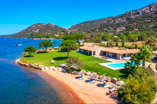 🏖️ VILLA SUL MARE : LE PRIVILÈGE RARE D'UNE PLAGE PRIVÉE À PORTO-VECCHIO