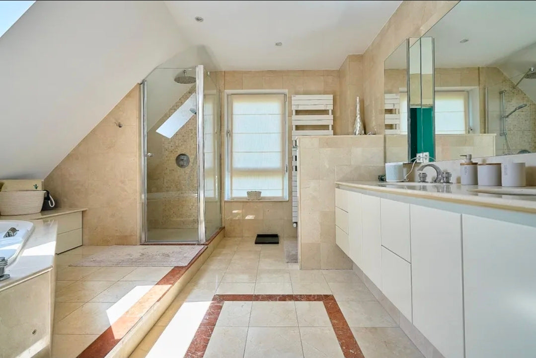 Villa Beaumont Contemporary – Domaine d'Exception de 261 m², Jardin Privé et Piscine Chauffée au Cœur du Secteur le Plus Prisé de Croix