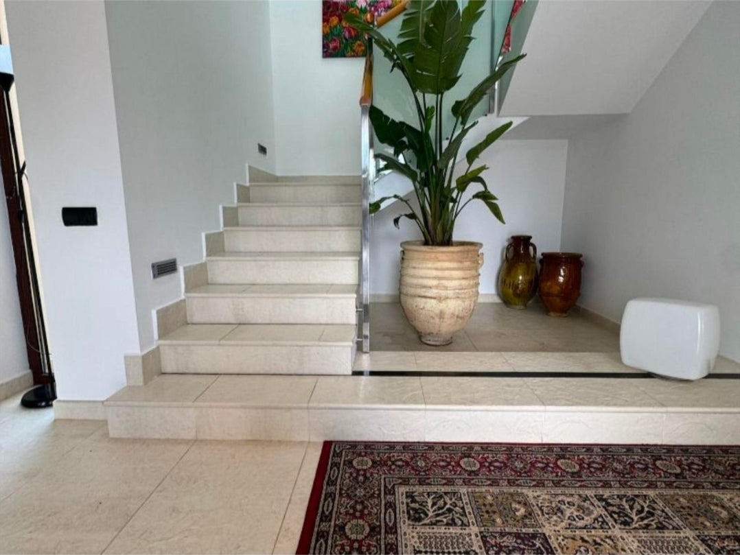 Villa Pure Lumina a Ibiza – Splendeur Contemporaine de 4 Suites avec Piscine