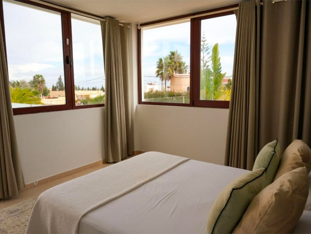 Villa Pure Lumina a Ibiza – Splendeur Contemporaine de 4 Suites avec Piscine