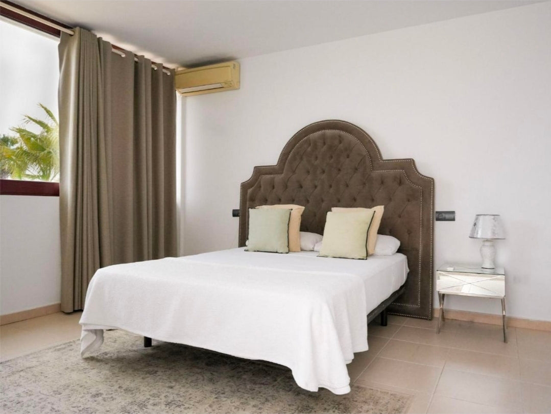 Villa Pure Lumina a Ibiza – Splendeur Contemporaine de 4 Suites avec Piscine