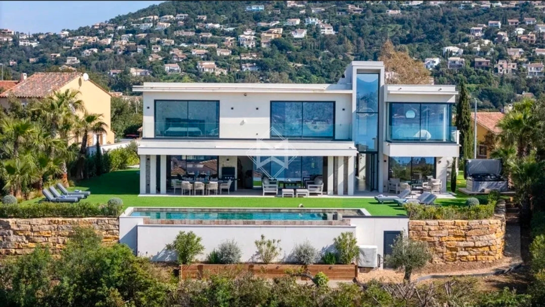 Villa Azur Infinity – Chef-d'œuvre Contemporain, 5 Suites de Luxe et Piscine à Débordement avec Vue Mer Panoramique