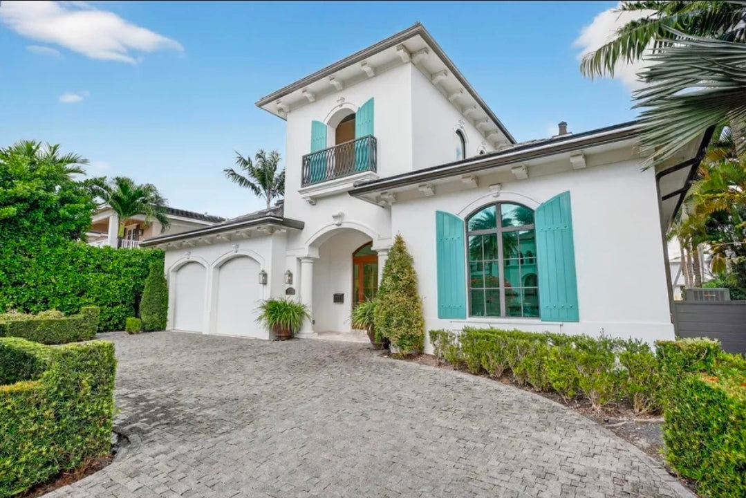 Villa Yacht Haven – Demeure Coloniale de Prestige, 5 Suites et Quai Privé pour Yacht face au Canal | Fort Lauderdale, Floride