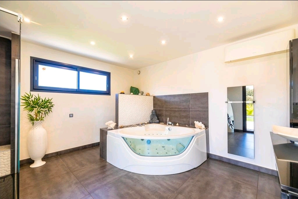 🌅 VILLA PANORAMICA : L'ÉTREINTE CÉLESTE DE PORTO-VECCHIO