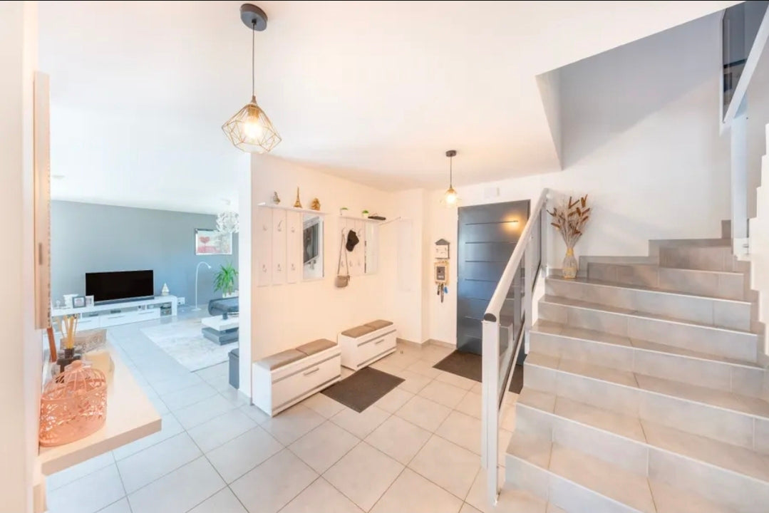 Villa Lumina Léman – Architecture Contemporaine, 4 Suites de Luxe et Piscine Privée Face au Lac | Évian