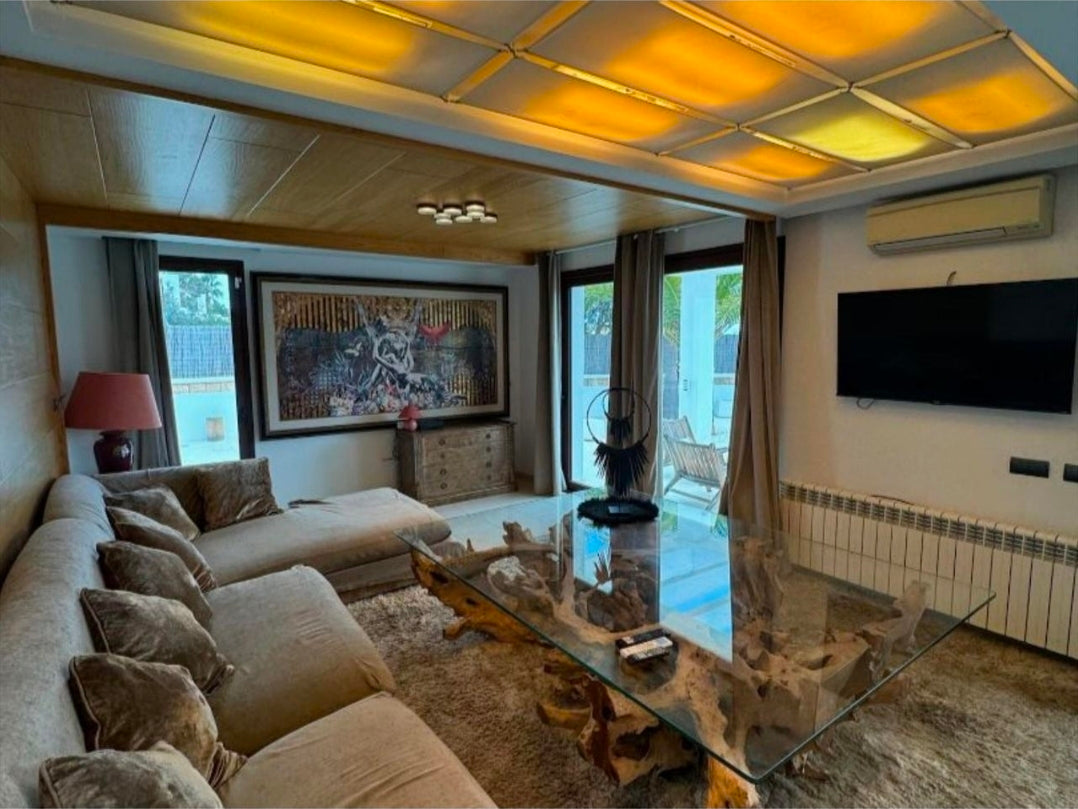 Villa Pure Lumina a Ibiza – Splendeur Contemporaine de 4 Suites avec Piscine