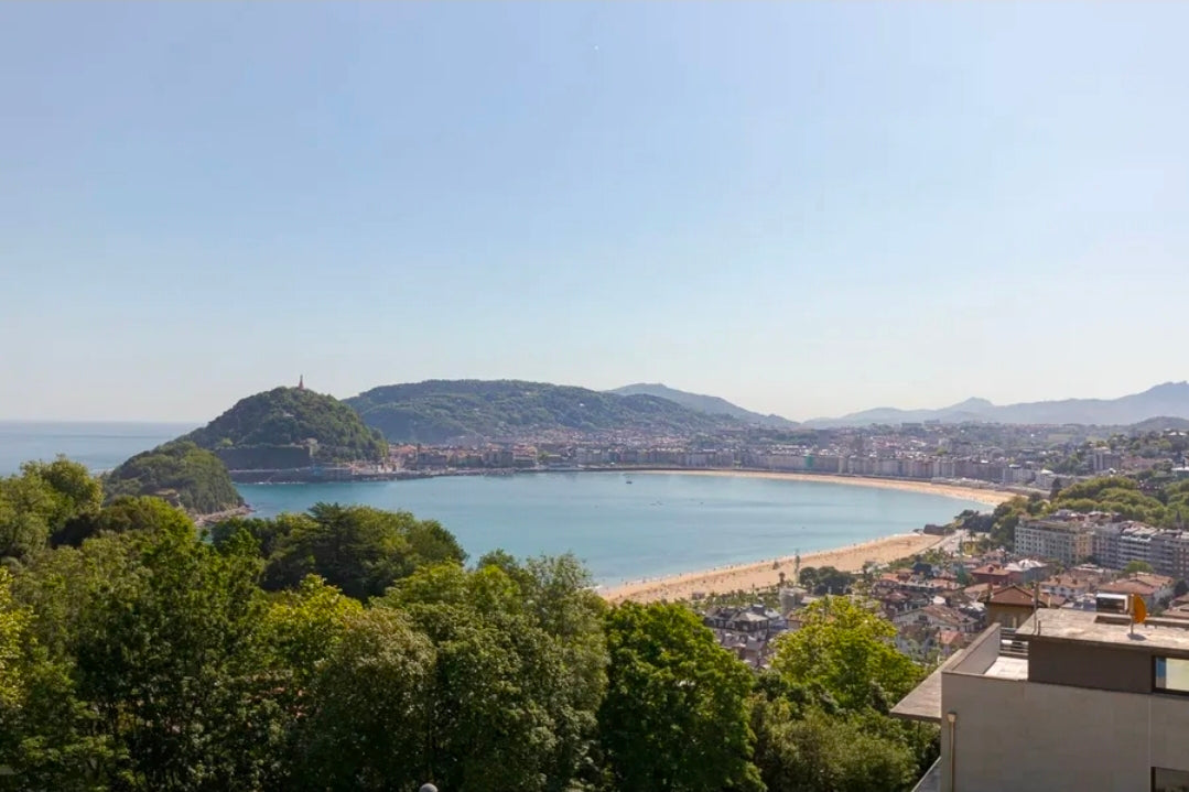 Villa Bayview Mendebaldea – Maison d'Architecte de 250 m² avec Vue Spectaculaire sur la Baie de la Concha | Saint-Sébastien