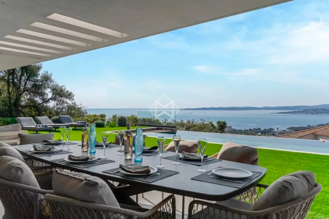 Villa Azur Infinity – Chef-d'œuvre Contemporain, 5 Suites de Luxe et Piscine à Débordement avec Vue Mer Panoramique