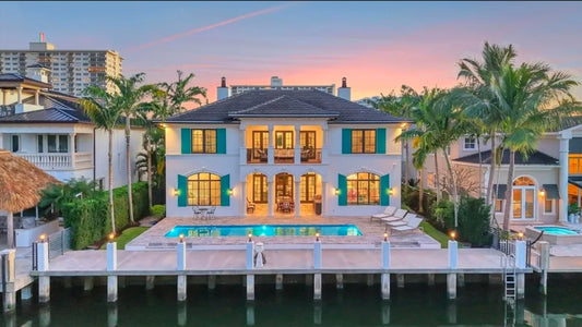 Villa Yacht Haven – Demeure Coloniale de Prestige, 5 Suites et Quai Privé pour Yacht face au Canal | Fort Lauderdale, Floride