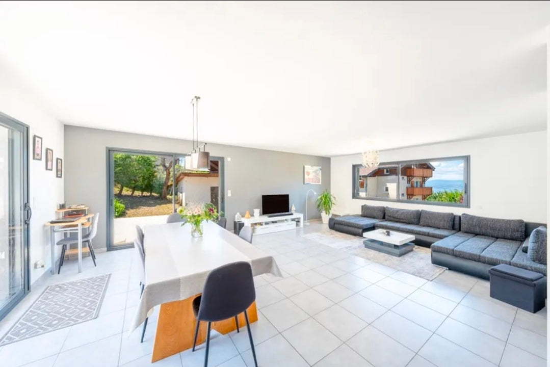 Villa Lumina Léman – Architecture Contemporaine, 4 Suites de Luxe et Piscine Privée Face au Lac | Évian