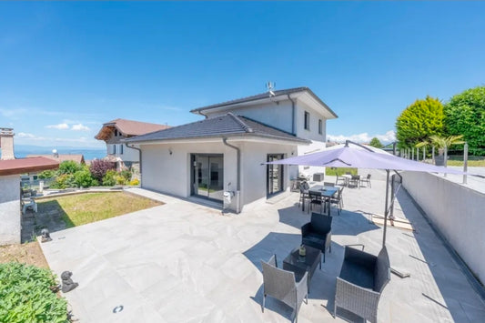 Villa Lumina Léman – Architecture Contemporaine, 4 Suites de Luxe et Piscine Privée Face au Lac | Évian