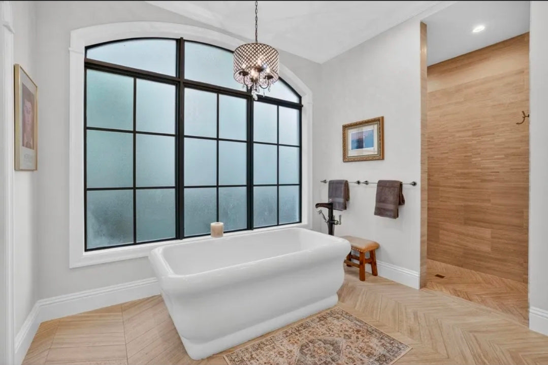 Villa Yacht Haven – Demeure Coloniale de Prestige, 5 Suites et Quai Privé pour Yacht face au Canal | Fort Lauderdale, Floride