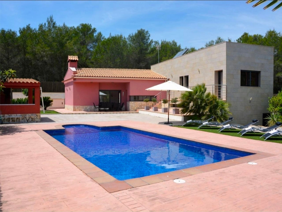 Villa Palm Oasis – Charme Méditerranéen de 4 Chambres avec Piscine Privée | Sant Pere de Ribes